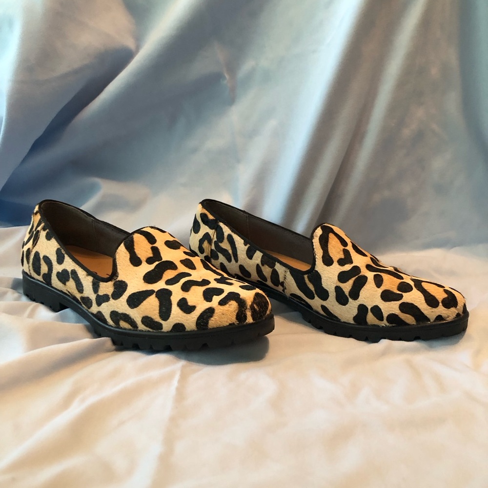 MeToo leopard print haircalf slip-ons. Size 7